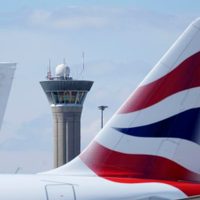 Controladores aéreos de Francia cancelan su huelga, pero los vuelos a París siguen interrumpidos