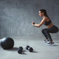 La rutina de solo 4 ejercicios en el gym con la que lograrás unas piernas de hierro y envidiables