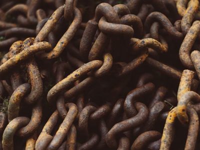 Con pocos ingredientes, así podés quitarle todo el óxido a las cadenas viejas y dejarlas como nuevas