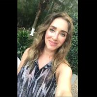 'La gente que critica y habla mal, yo no las veo aquí”, responde Anahí