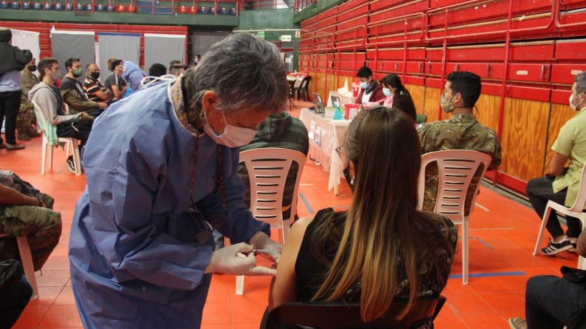 Neuquén está cerca de alcanzar las 800 mil dosis aplicadas. Fuente: (Twitter)