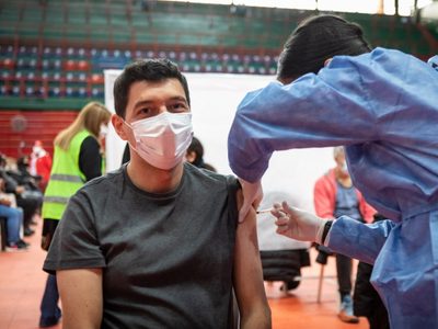 Se vacunó el vicegobernador de Neuquén