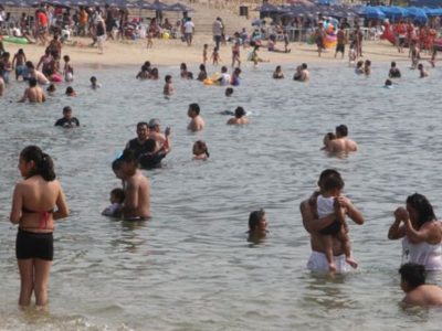 Turista muere ahogada en Acapulco tras ignorar advertencias por mar de fondo