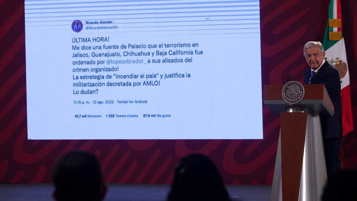 El presidente mostró el tuit de Ricardo Alemán