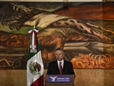 Zaldívar inicia consulta a ministros sobre ampliación de su cargo en la SCJN