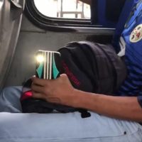 Mujer confronta a sujeto que le grabó las piernas en un camión en pleno 8M