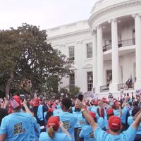 Ya sin medicamento contra el covid-19, Trump asistirá a un mitin el lunes