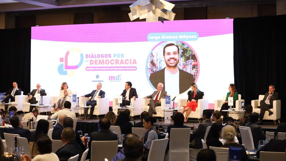 Jorge Álvarez Máynez en los "Diálogos por la democracia" de la Coparmex
