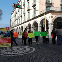 Enfermos de cáncer vuelven a bloquear el centro de Xalapa por desabasto de medicamentos