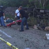 Dos accidentes carreteros dejan 17 muertos en Puebla y Q. Roo