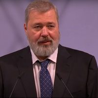El periodista ruso Muratov dona su medalla del Nobel para ayudar a los refugiados