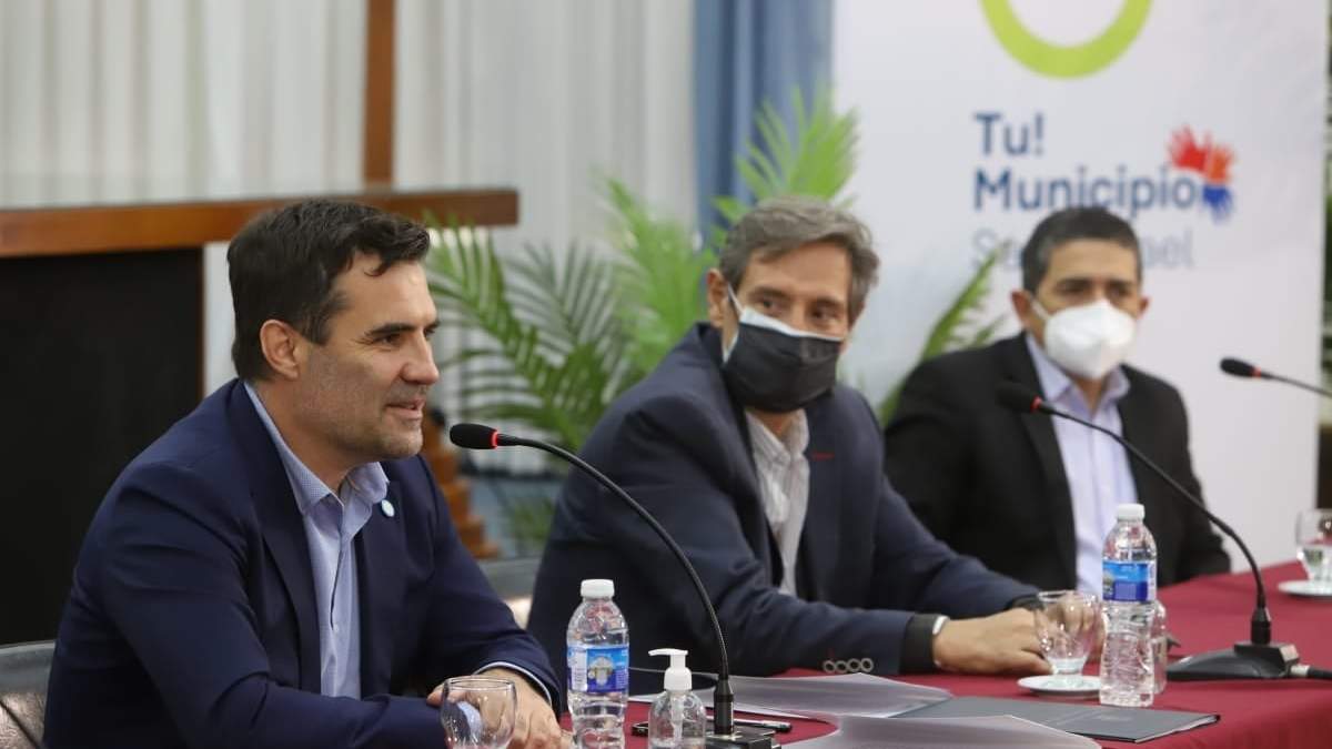 Firma del convenio. Fuente: (Twitter)
