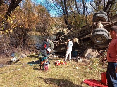 Murió el conductor de un camión que se quedó sin frenos y volcó en la ruta provincial 23