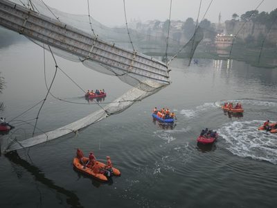 Revelan que hace relojes la empresa que dio mantenimiento al puente colapsado en la India