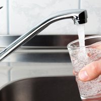 Se registró un aumento en el consumo de agua ante la ola de calor en la capital neuquina