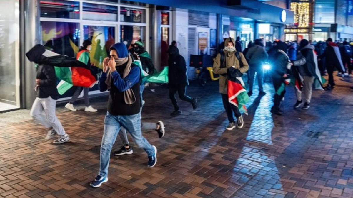 Cientos de personas han sido detenidas en Ámsterdam tras una nueva noche de protestas propalestinas