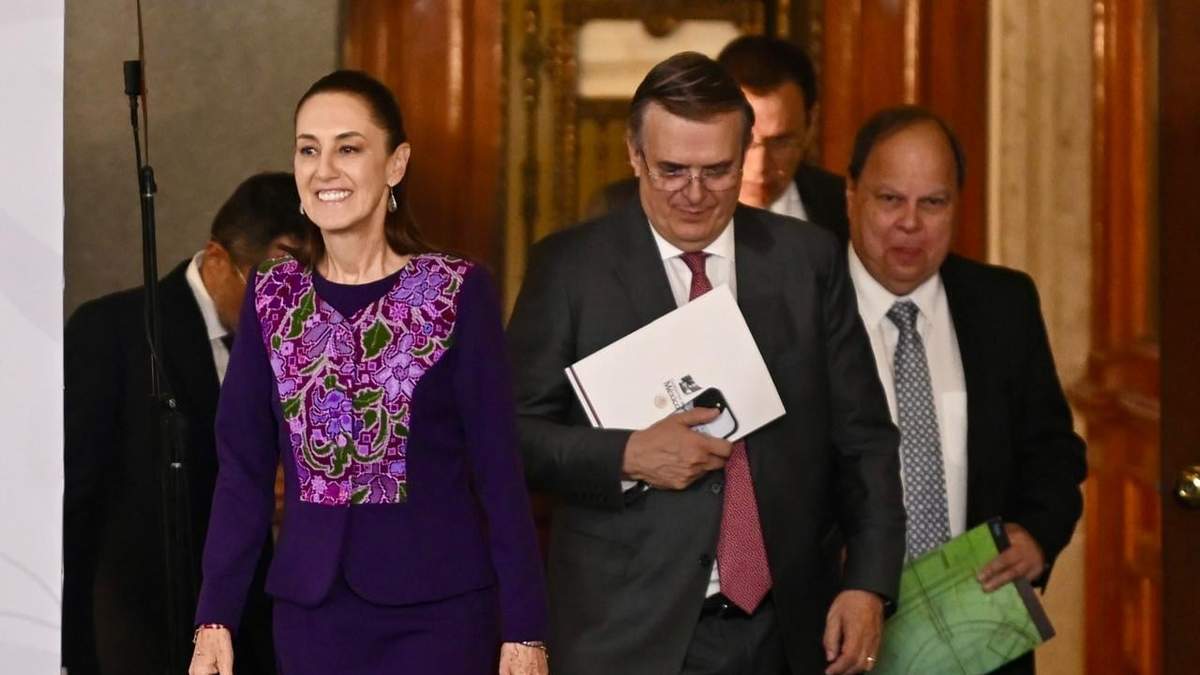 Claudia Sheinbaum y Marcelo Ebrard en el arranque de la conferencia mañanera