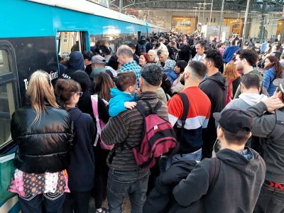 Trenes con demoras y cancelaciones por medida de fuerza gremial
