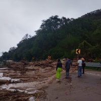 Reabren la Autopista del Sol; dan prioridad a vehículos de emergencia