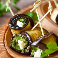 Rollitos de berenjenas: sorprendé a todos en la cena con esta receta italiana tan fácil como deliciosa