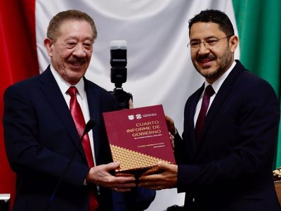 Batres entrega el cuarto informe de Sheinbaum al Congreso de la CDMX