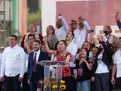 Convierten asamblea sobre la reforma eléctrica en mitin a favor de AMLO