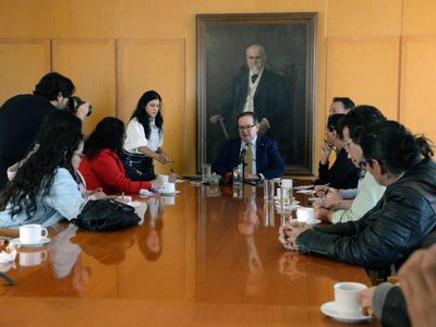 Lomelí solicita reunirse con AMLO; descarta actos masivos de aspirantes presidenciales en la UNAM