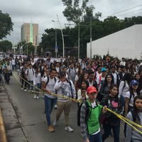 Miles de universitarios de la UdeG exigen seguridad y justicia por homicidio de compañero