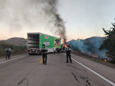 Reportan un nuevo bloqueo en la carretera Mazatlán-Tepic