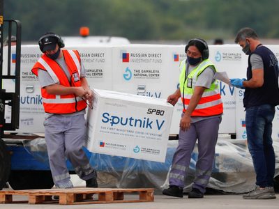 Se distribuyeron componentes uno y dos de la vacuna Sputnik V: cuántas corresponden a cada provincia