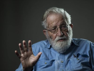 Nunca estuvimos más cerca de la extinción, según advirtió Noam Chomsky