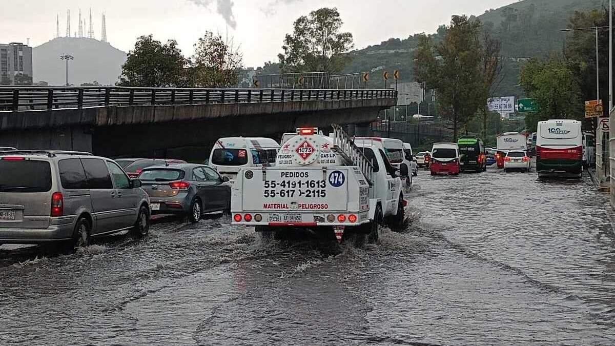 Se registra caos vial y encharcamientos en diferentes zonzas de la Ciudad de México por lluvias