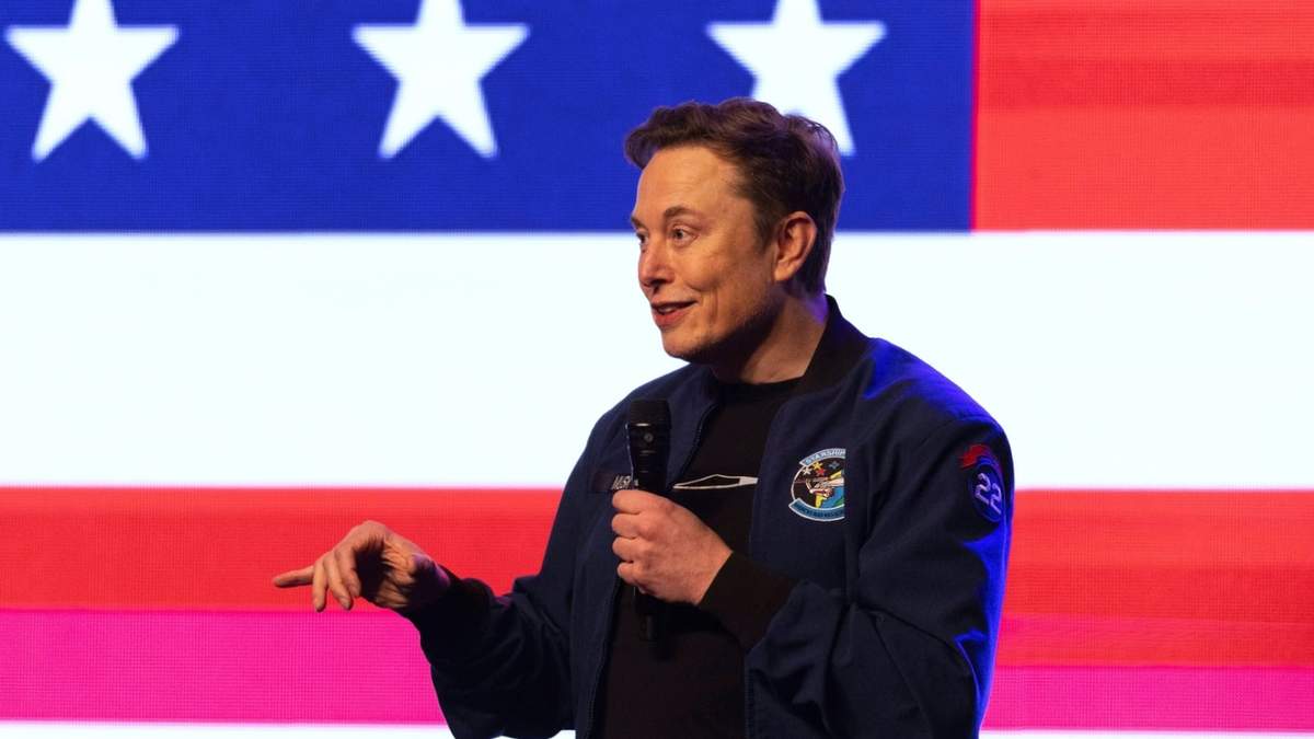 Elon Musk habla durante un evento el domingo 30 de marzo de 2025, en Green Bay, Wisconsin
