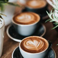Sin gastar un peso: mirá cómo espumar la leche en casa y que quede como de cafetería