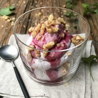 Turrón de vino tinto con salsa de frutos rojos: llevá a un nivel gourmet tu postre con esta increíble receta