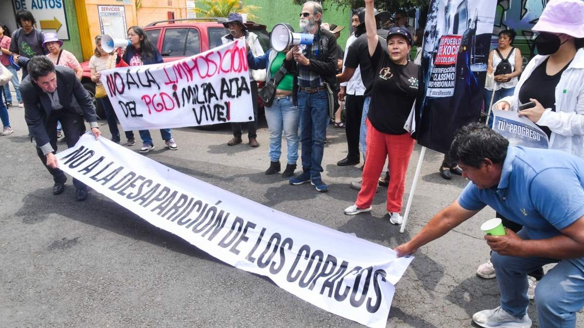 Habitantes de pueblos originarios de la capital se manifestaron al exterior de la Secretaría de Planeación