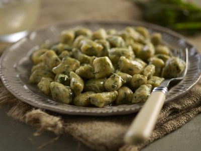 Ñoquis de espinaca con 2 ingredientes: deliciosos, rapidísimos de hacer y rendidores