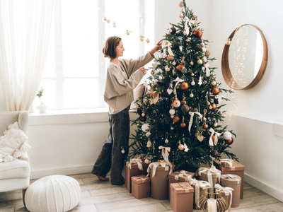 Se acerca la fecha para armar el árbol de Navidad: seguí estos tips para limpiarlo si está lleno de polvo