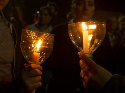 Crimen de Juan Caliani: silencio y velas para exigir justicia