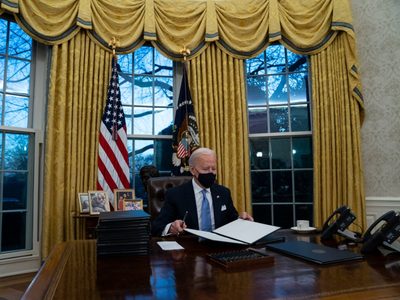 AMLO y Biden acuerdan contener el flujo migratorio irregular