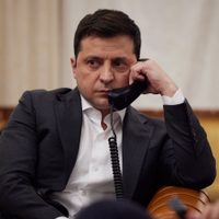 Los ucranianos están "solos en la defensa de nuestro estado": Zelenski