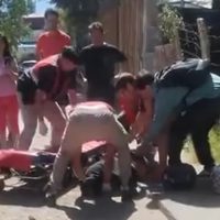 Buscan al conductor de la camioneta que chocó y abandonó a un motociclista en Neuquén