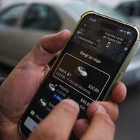 Uber podrá operar en aeropuertos; juez prohíbe a la Guardia Nacional detener a conductores