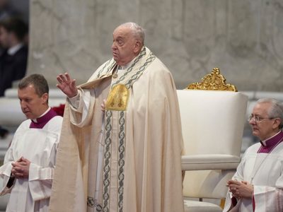 El papa nombra a la primera mujer al frente de importante dependencia del Vaticano