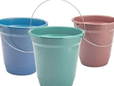 Con 1 balde plástico y pedazos de madera: creá esto tan fabuloso para maquillarte o arreglarte en donde quieras