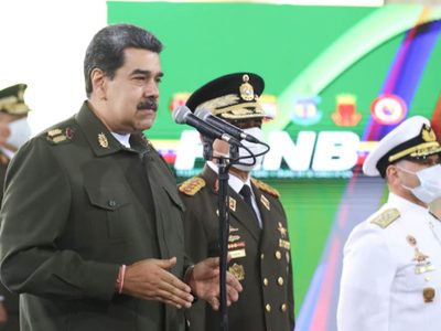 Pistoleros abatidos en Caracas podrían ser paramilitares colombianos: Maduro