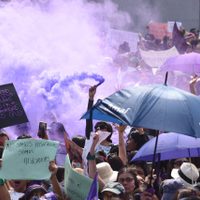 Una marea violeta desbordó y cimbró a la capital del país