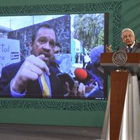 AMLO exhibe racismo del defensor de DDHH René Bolio en protesta panista frente a embajada de Cuba