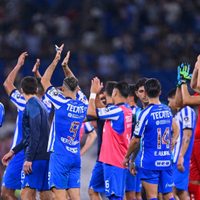 Aparece manta con amenaza a árbitros tras la derrota de Rayados con Chivas