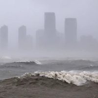 El tifón Matmo se fortalece y obliga a China a evacuar a 347 mil personas antes de tocar tierra.